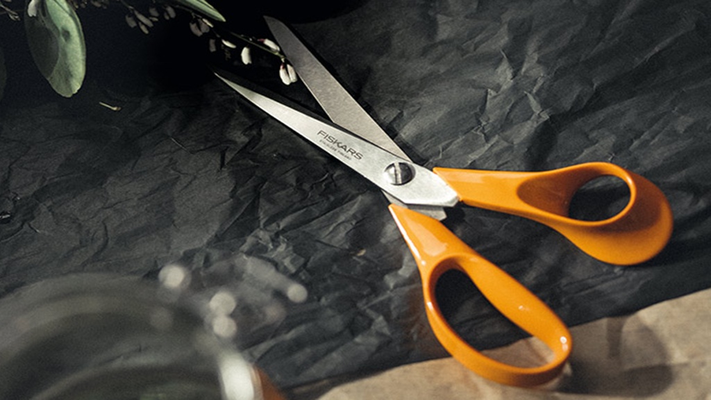 251.210_Universal-/Gewebeschere FISKARS